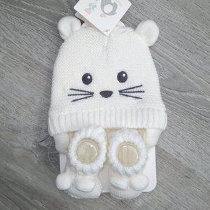 Hat and booties set for baby. 0-12 months